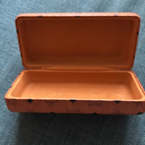 MGM Sunglasses Case - Picture 2 of 3